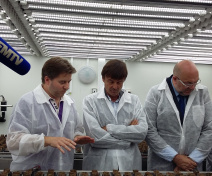 Politicians and media at the Phenoscope